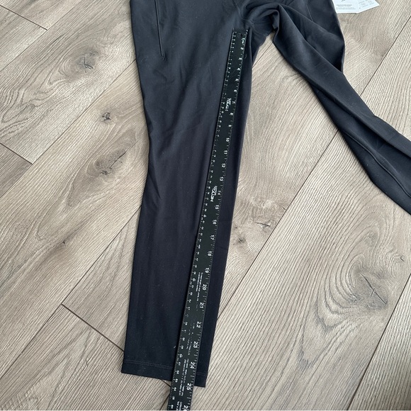 Athleta Salutation Stash Pocket II Tight Black Leggings size Large - Picture 7 of 8